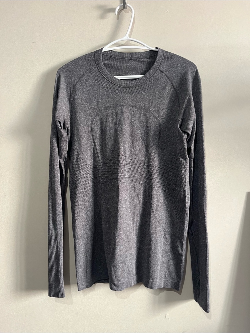 Lululemon swiftly long sleeve size 8